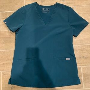 Figs Size Small Casma Top in Carribean Blue